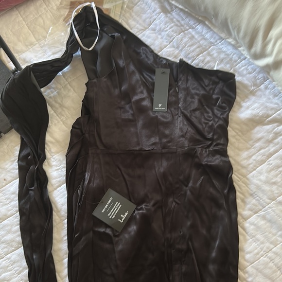 Black Lulu’s satin one shoulder dress with slit and sash - Picture 3 of 3